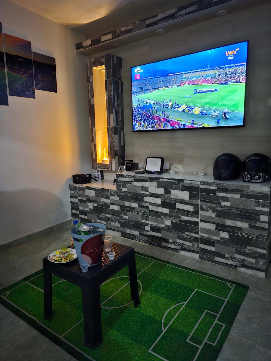 La Tribuna Lounge photo 4