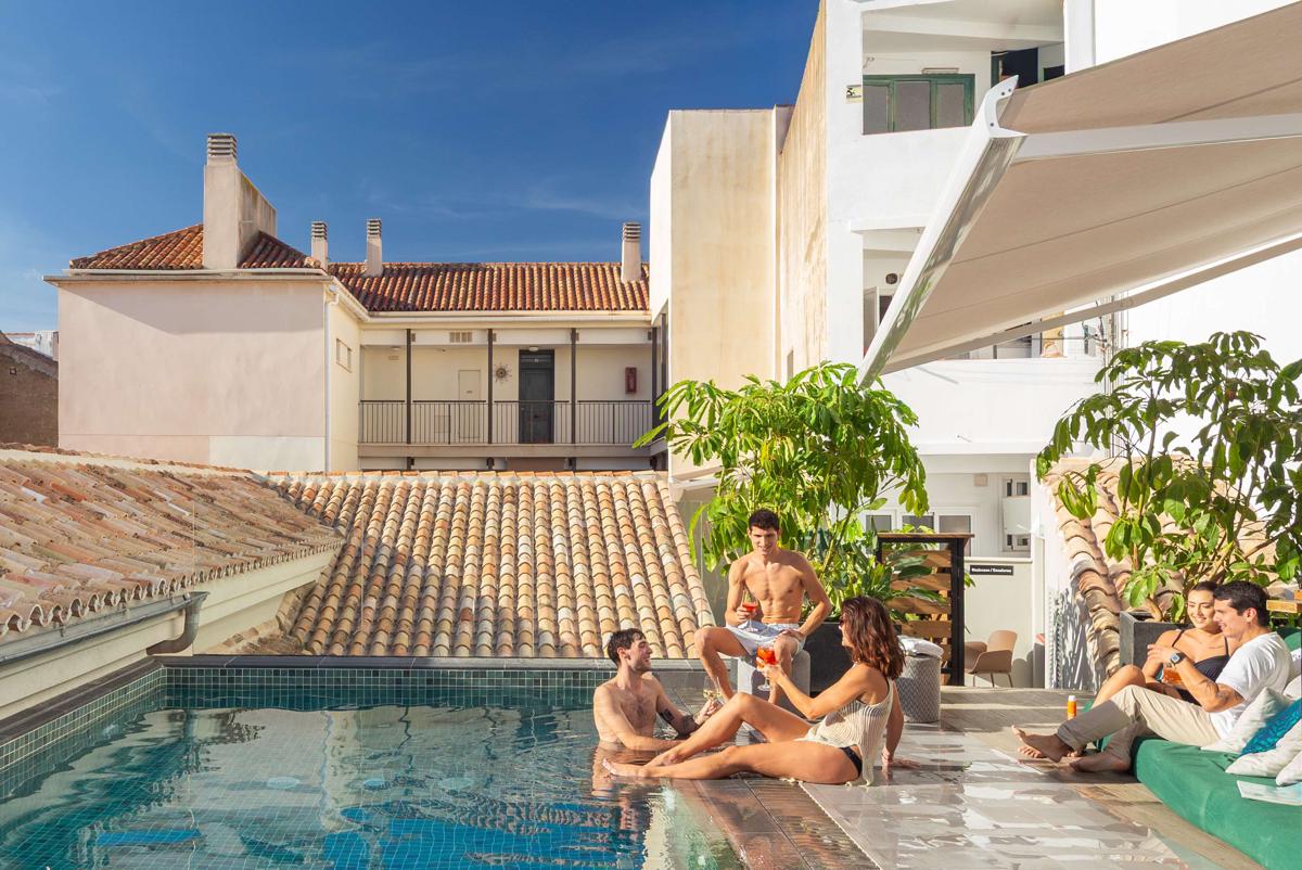 Coeo Hernán Ruiz Rooftop Pool Hostel photo 1