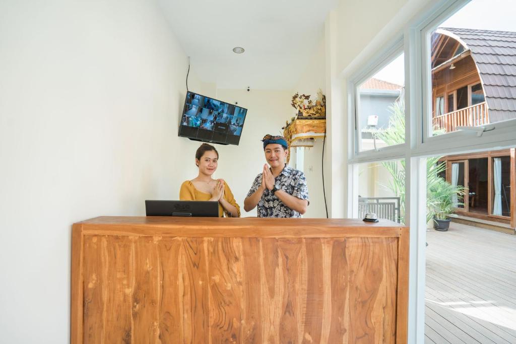 Andi Beach House - Lower Deck photo 2