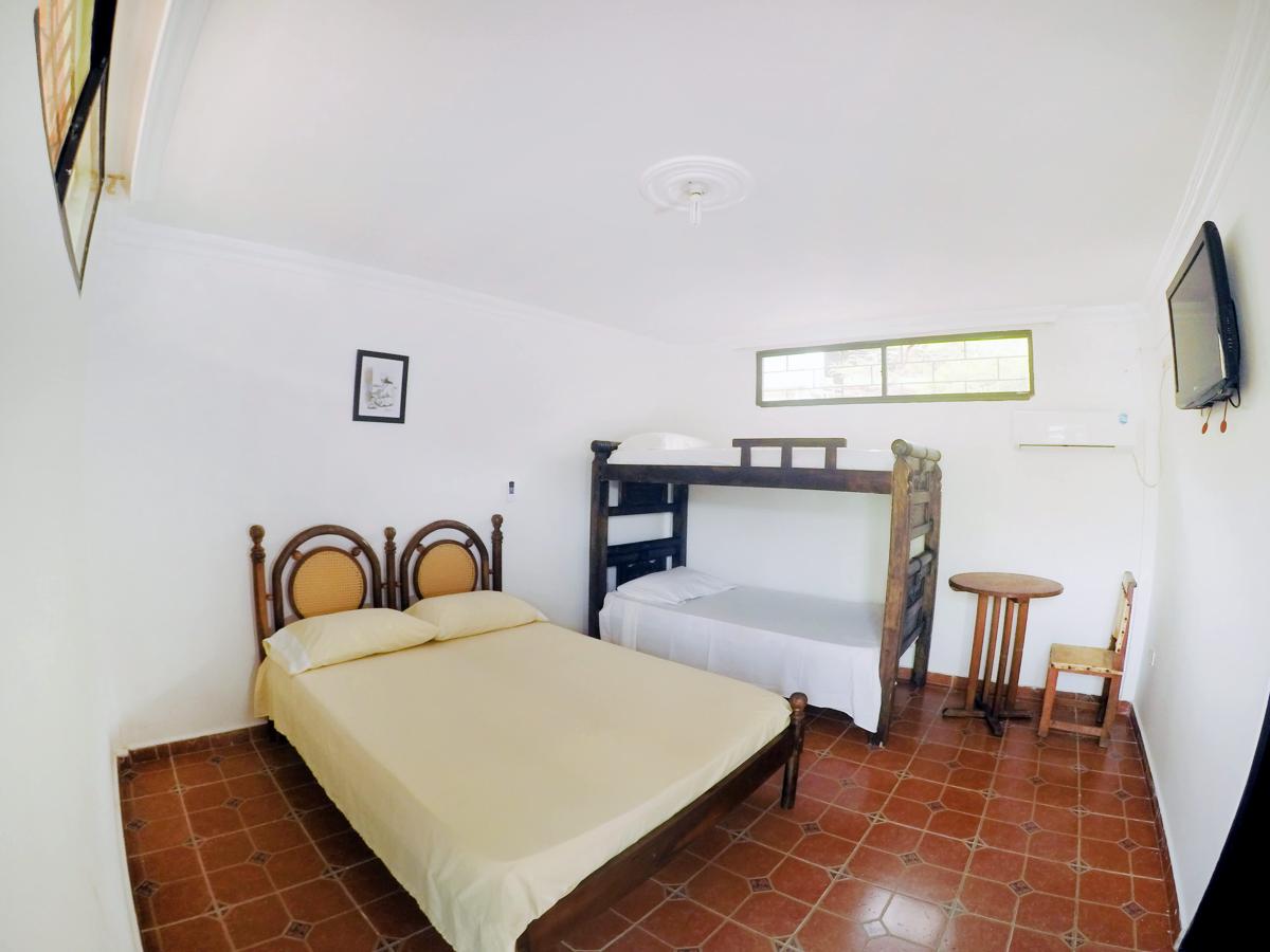 Hostal Dumbira photo 4