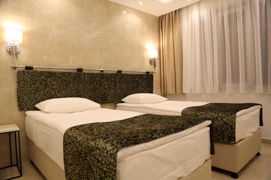 B Guest Hotel photo 2