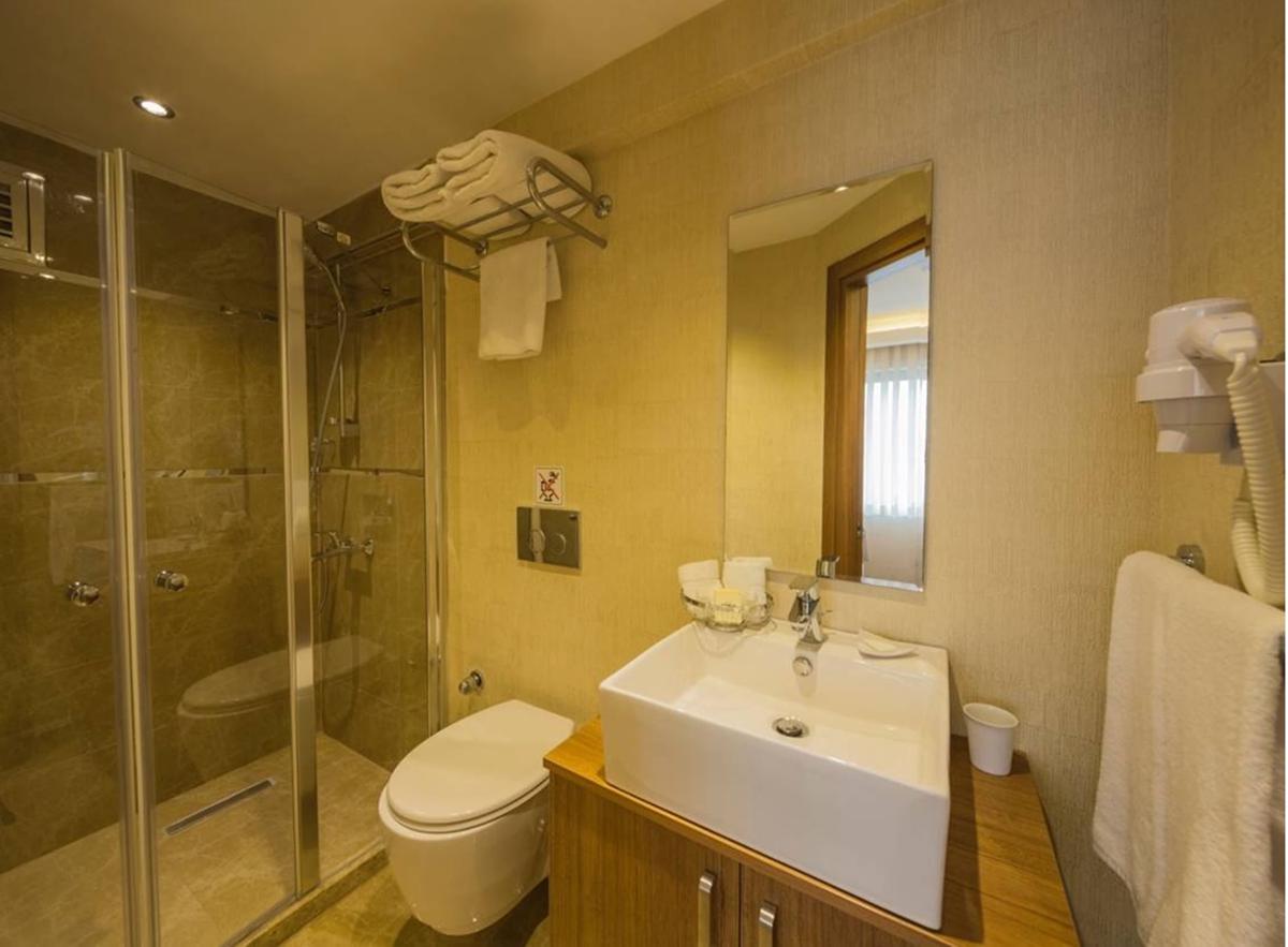 B Guest Hotel photo 3