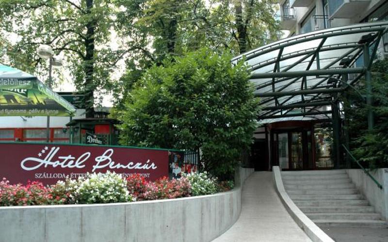 Hotel Benczur photo 1