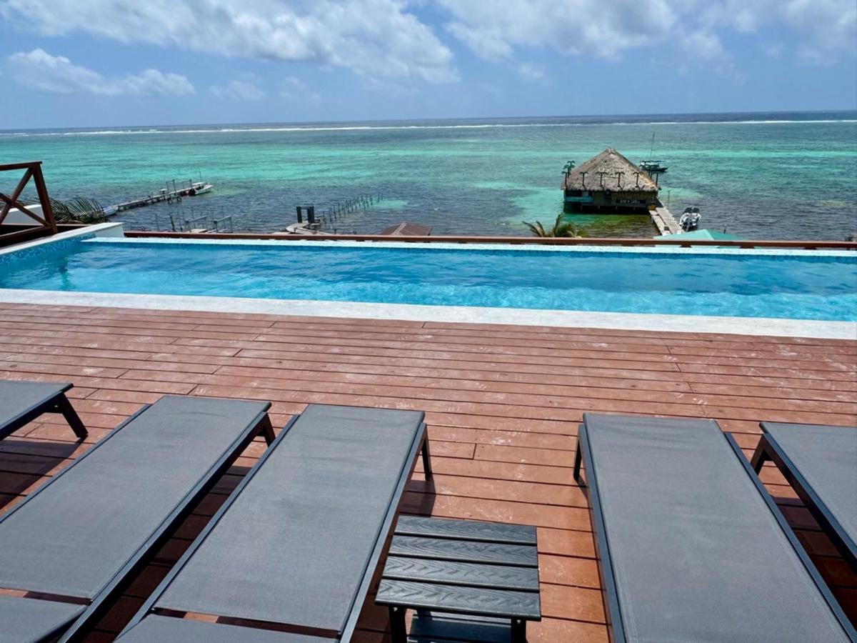 Sandbar Beachfront Hostel & Restaurant photo 2