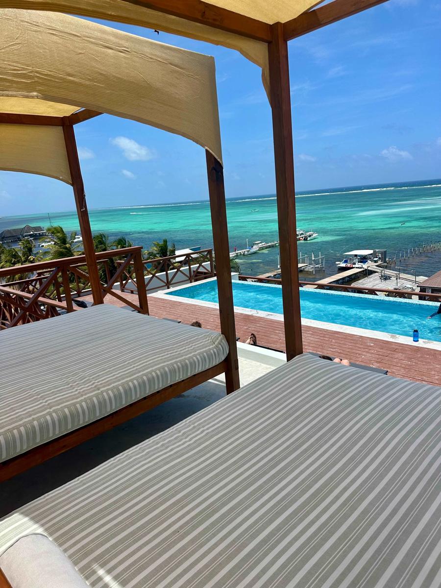Sandbar Beachfront Hostel & Restaurant photo 3