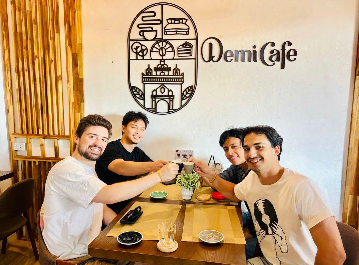 Demi Cafe and Hostel photo 1