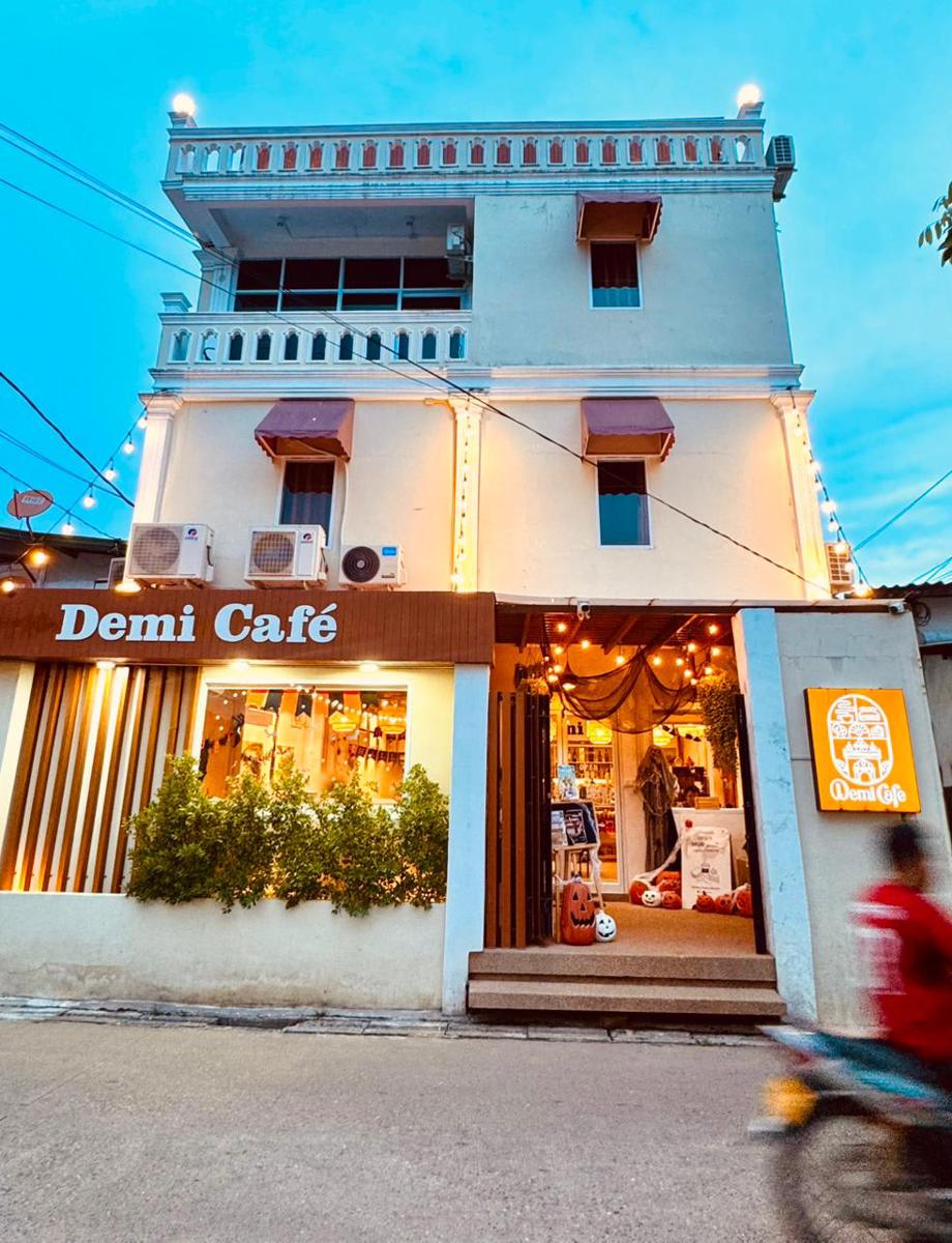 Demi Cafe and Hostel photo 2