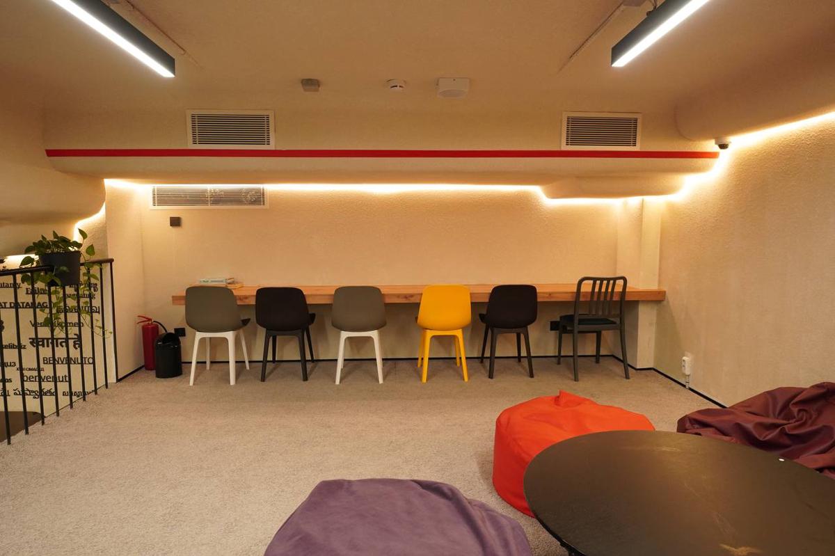 AQ Capsule Hotel photo 1