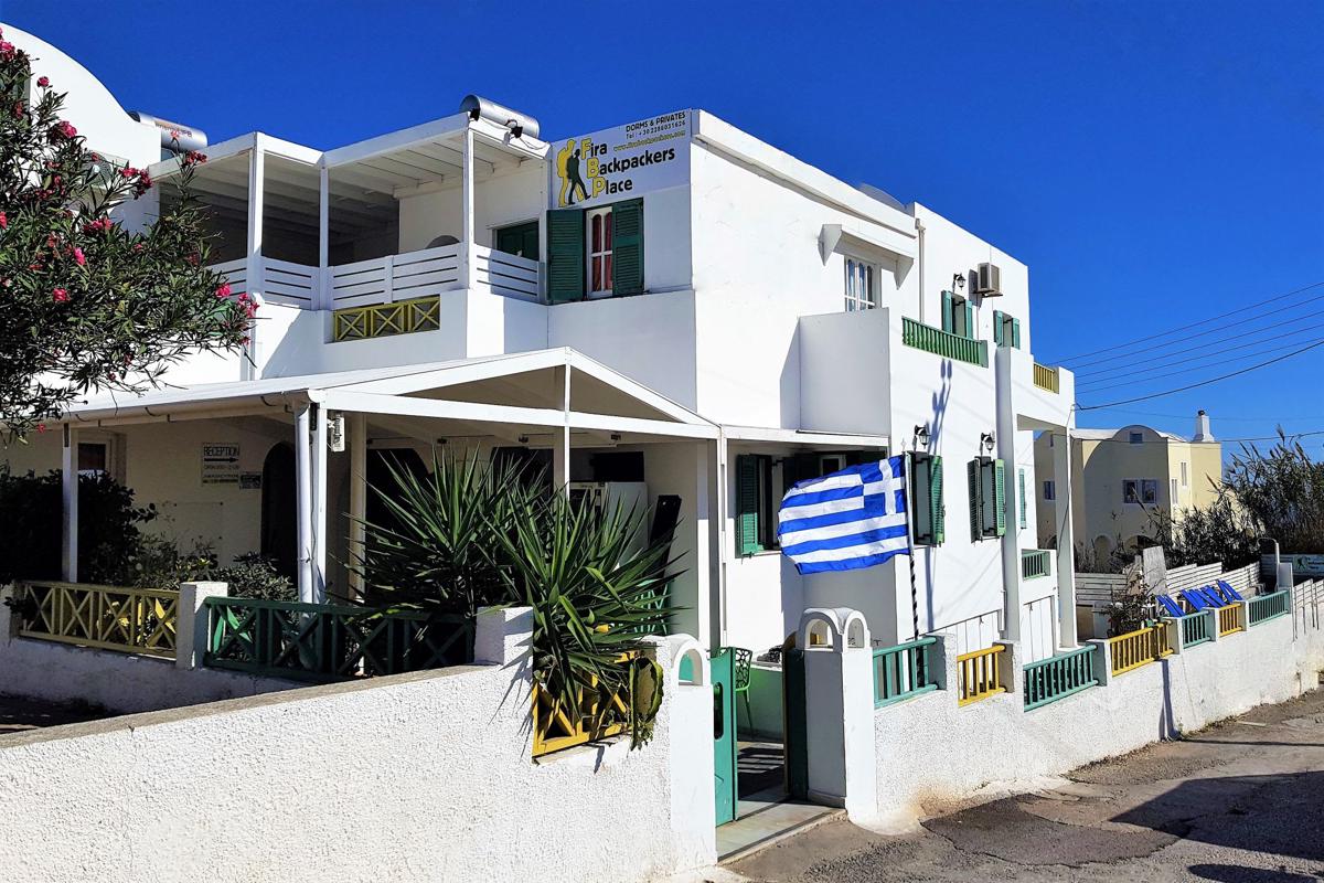 Fira backpackers place photo 1