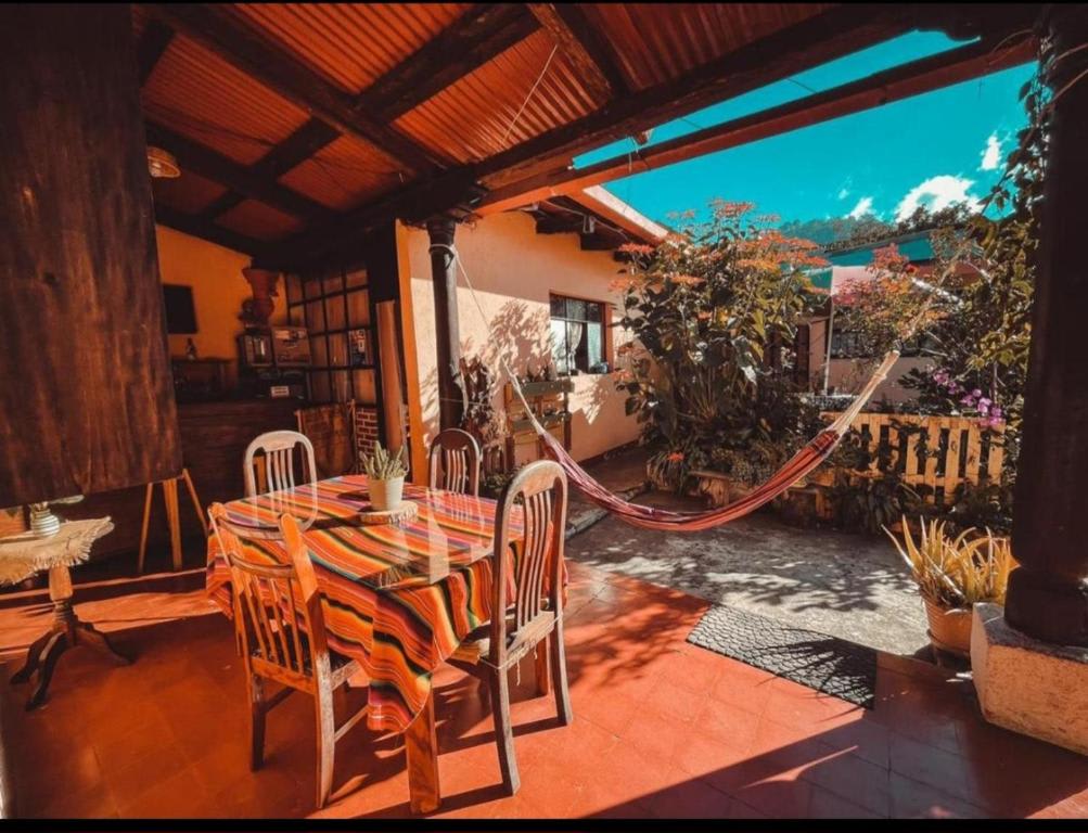 Hostal Morenos Antigua photo 2