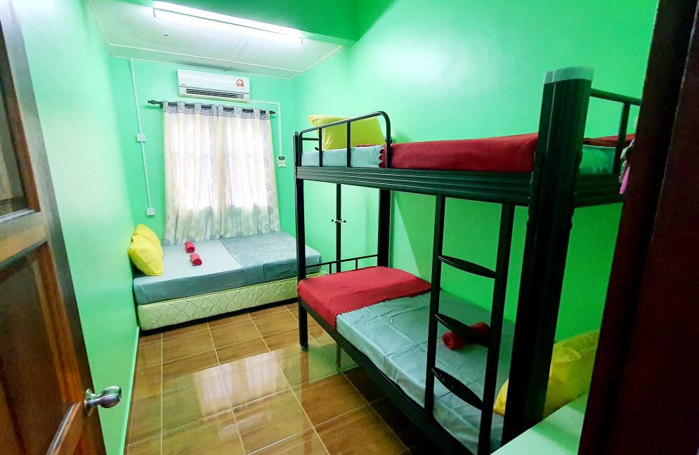 Shoplot Hostel Pangkor photo 2