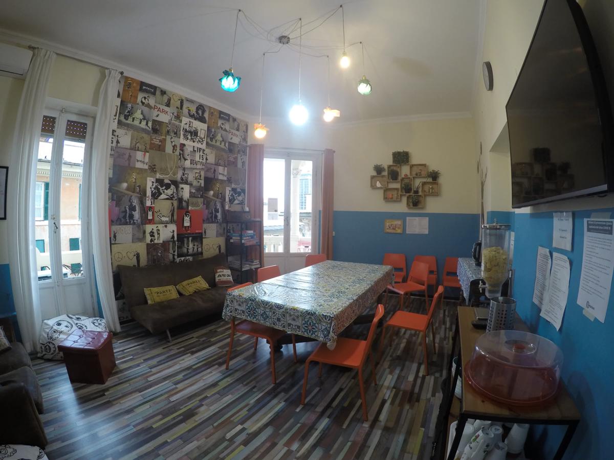 Home Genoa Hostel photo 1