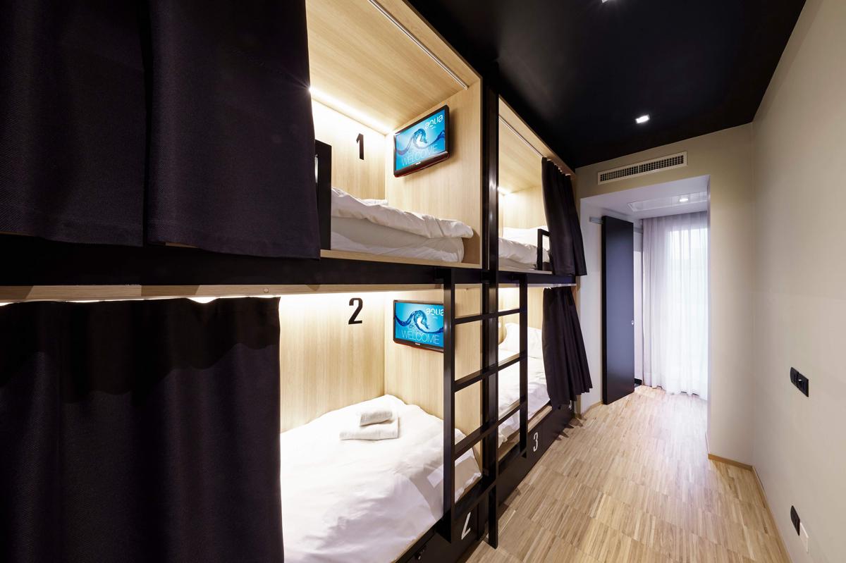 AQUA HOTEL & HOSTEL photo 1