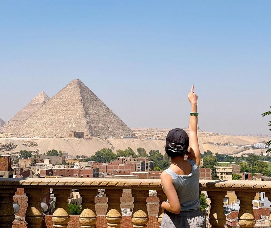 Crowne Pyramids view inn photo 1
