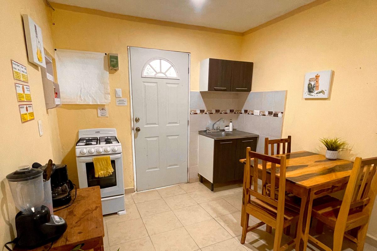 Central Studio w A/C & Kitchen photo 4