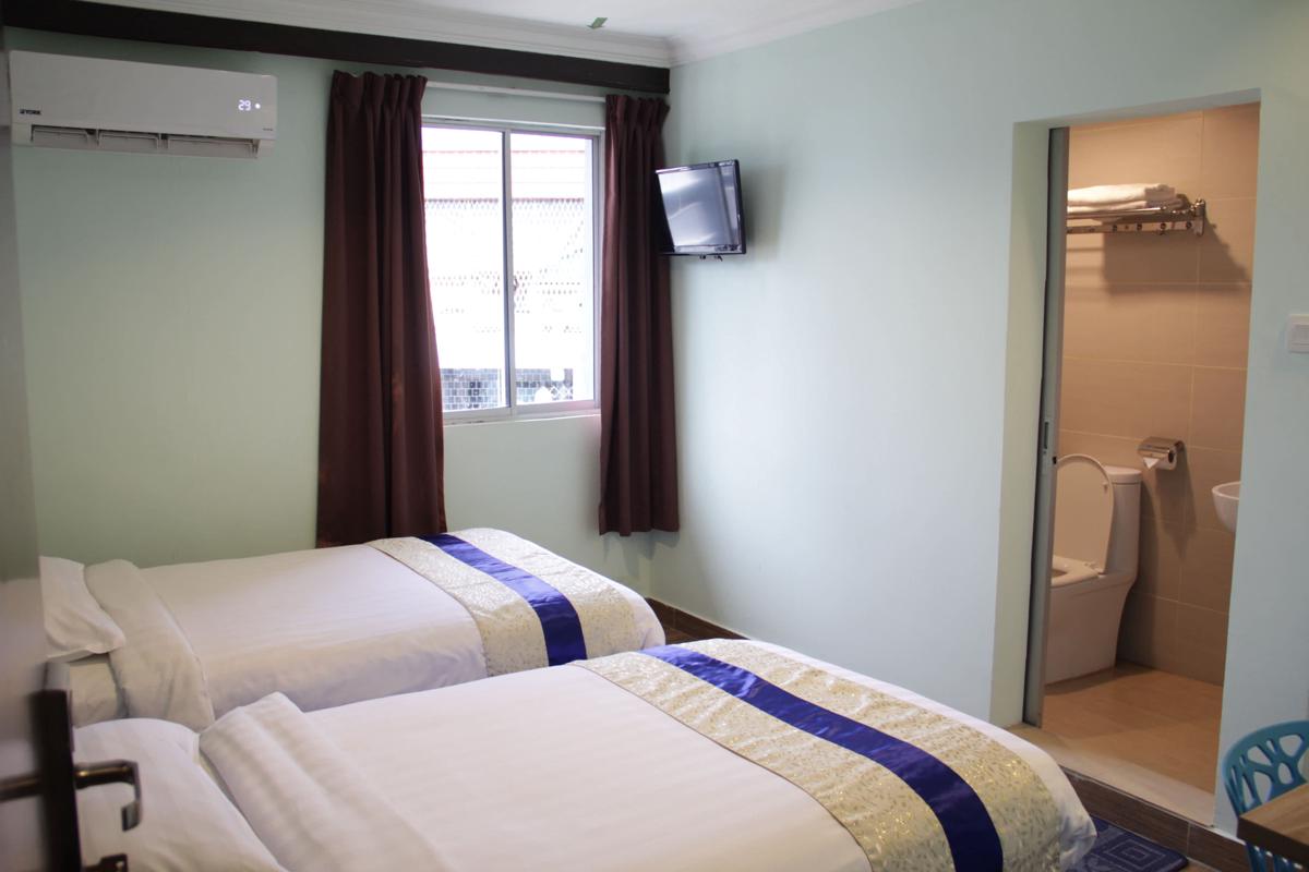 Summer Hotel photo 2