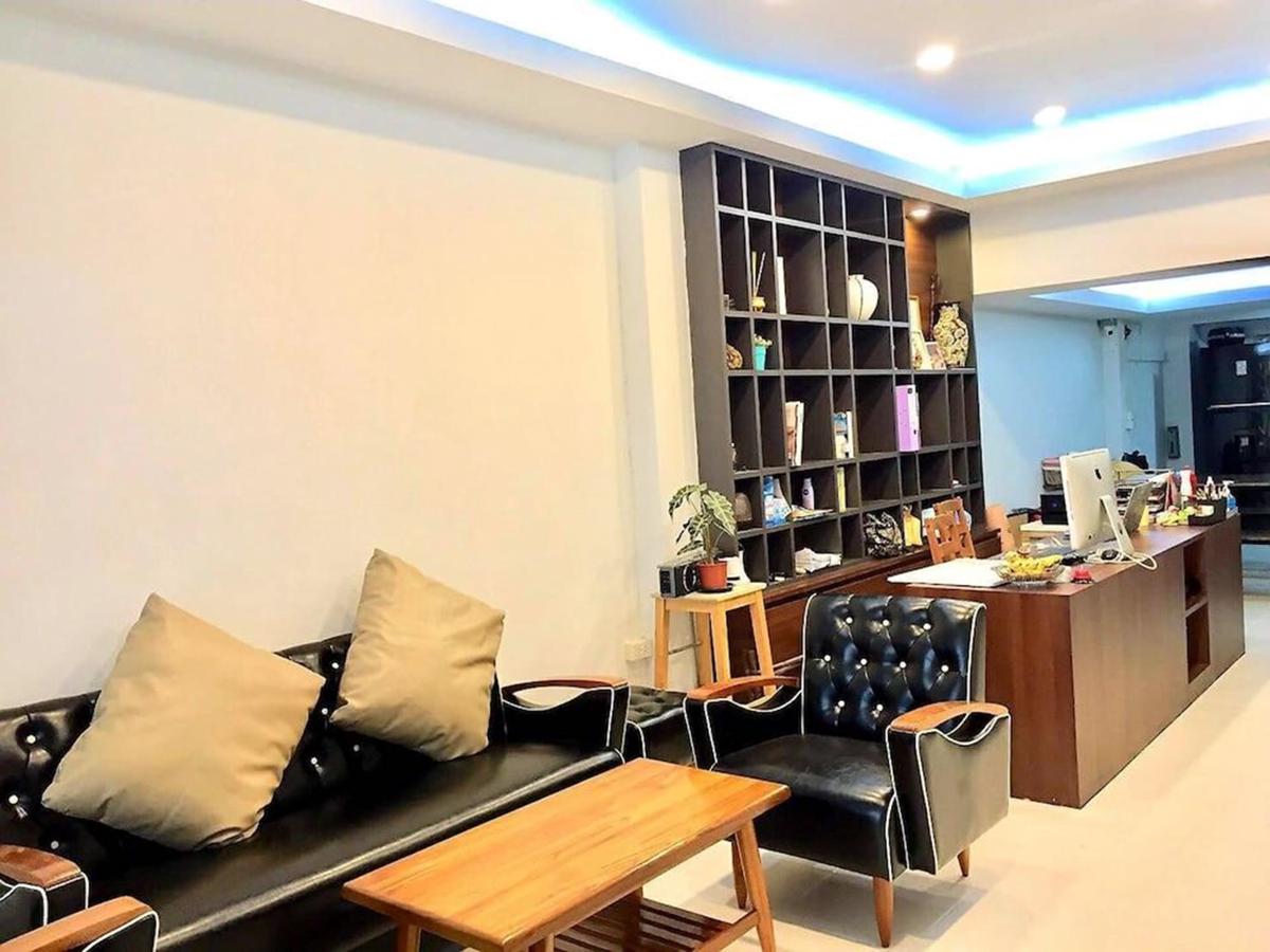 Asok Montri Hostel photo 1