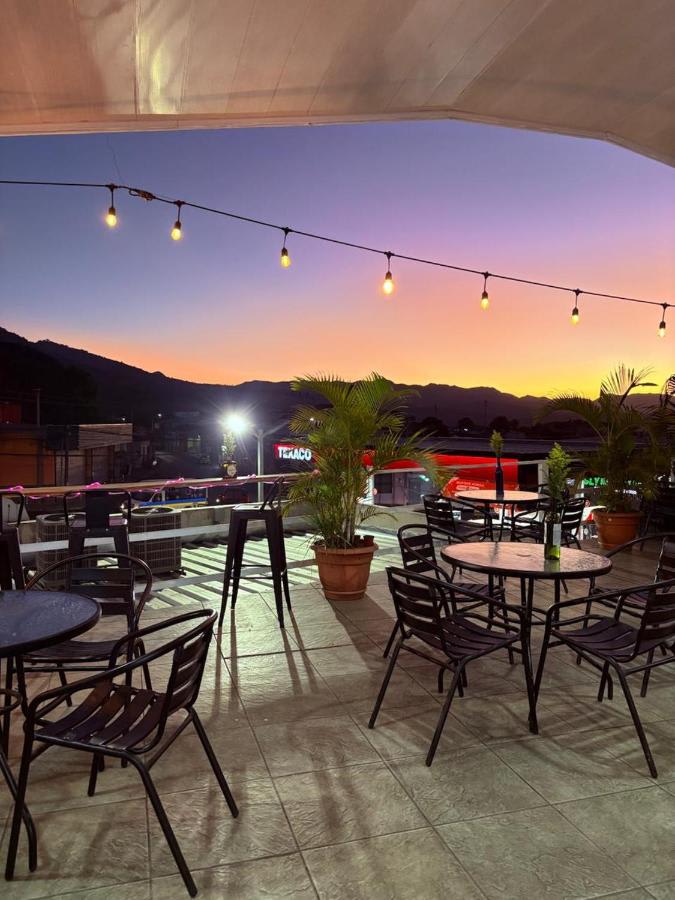 Hostal Sunset Town photo 2