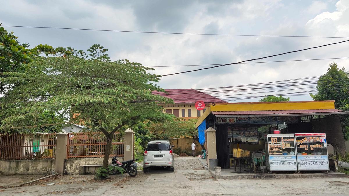 YELLOW HOUSE Medan photo 3