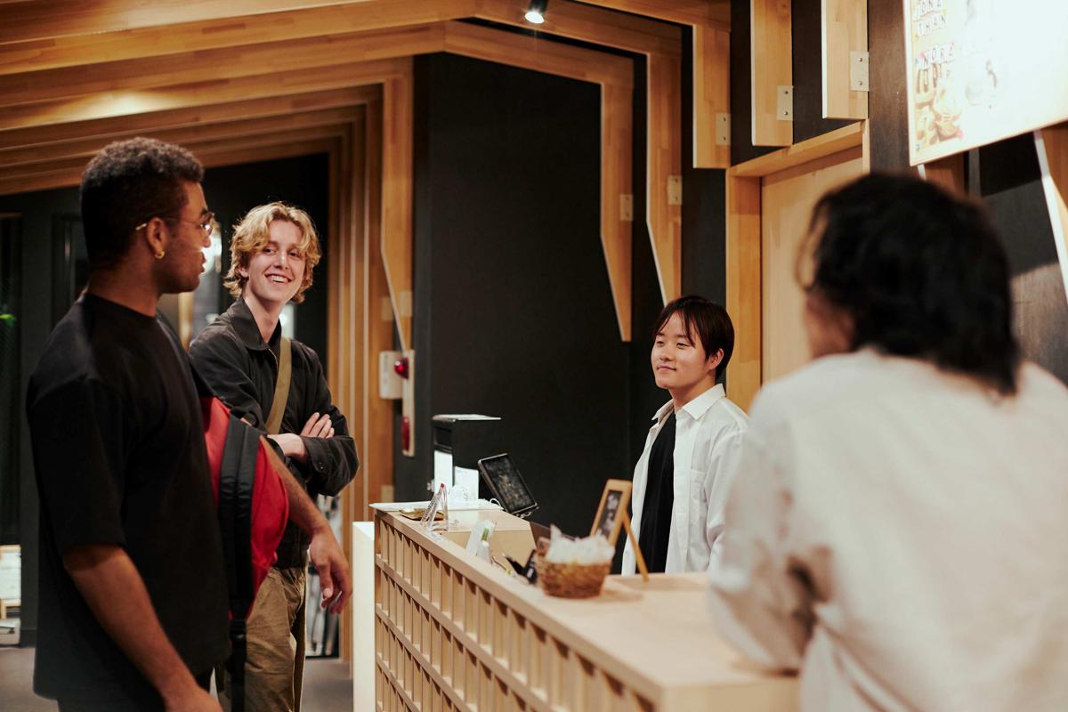Namba Guesthouse HIVE photo 4