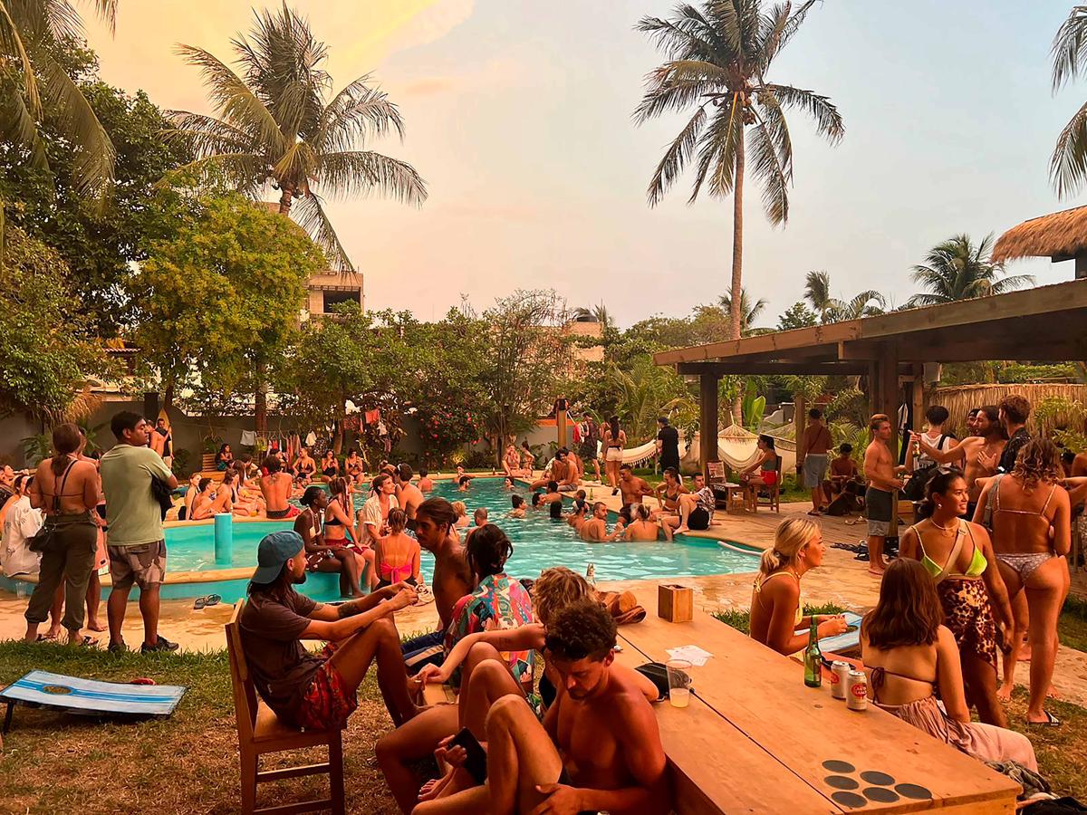 Straw Hat Surf Hostel & Bar photo 2