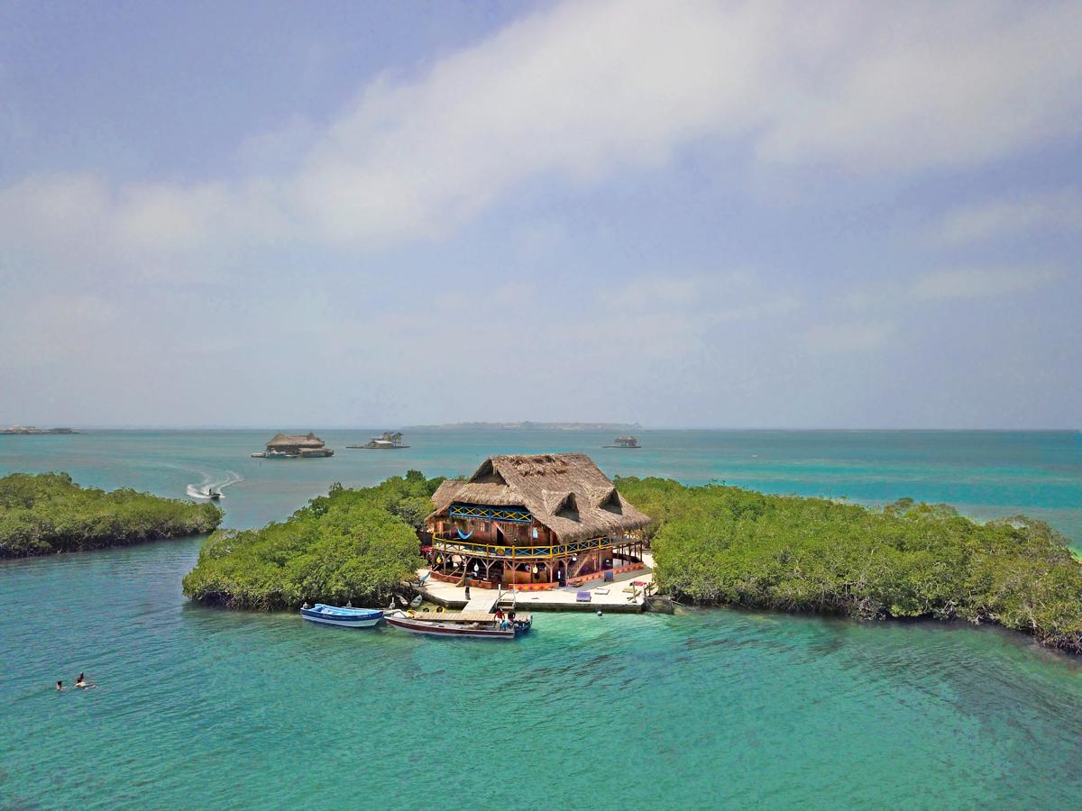 Isla Roots Hostel photo 1
