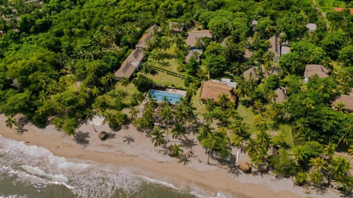 Huku Beach Hostel photo 4
