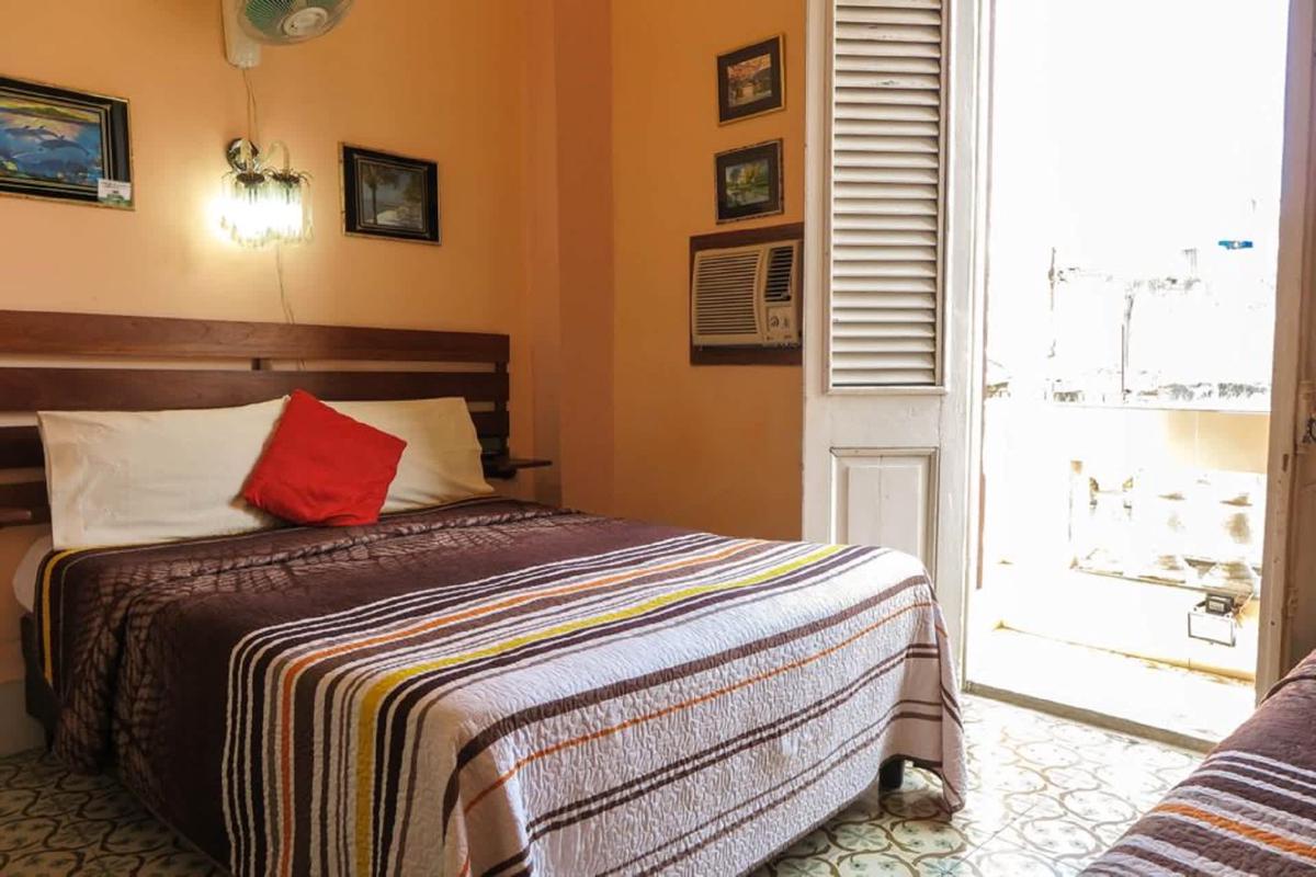 Hostal Balcones Consulado photo 3