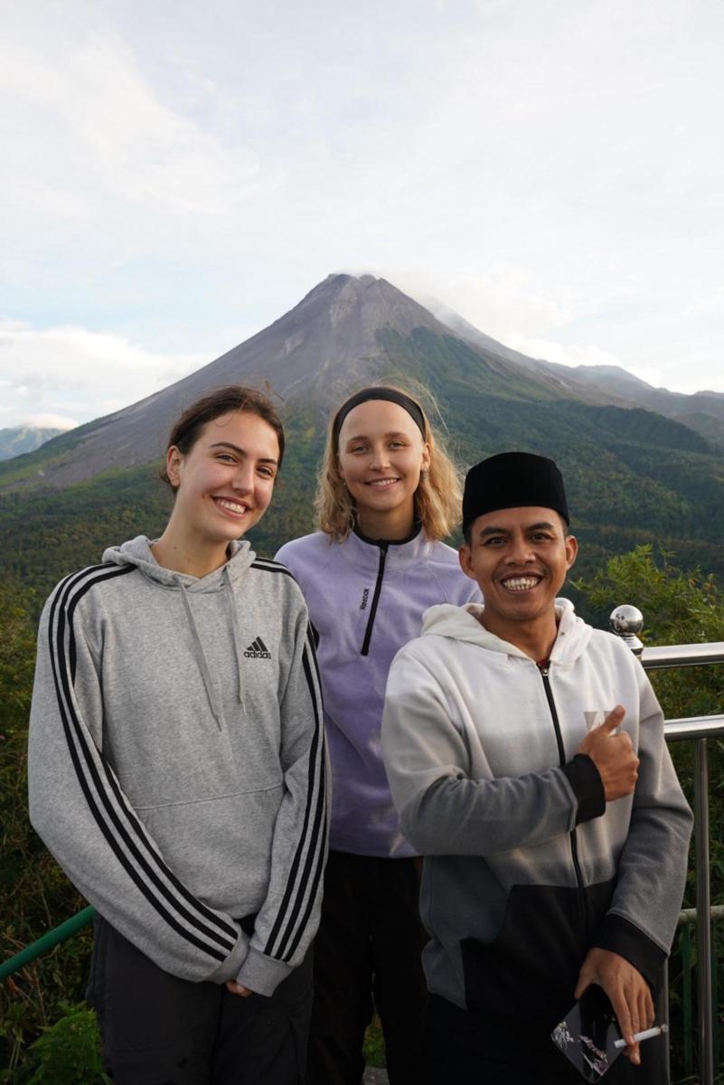 Laura's Backpacker 523 photo 4