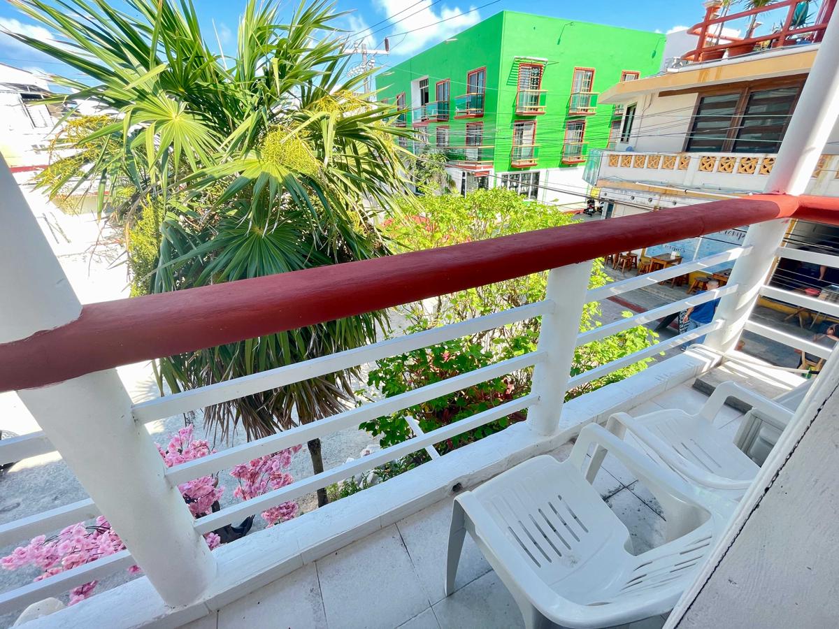 Central Studio with Balcony & Kitchen photo 2