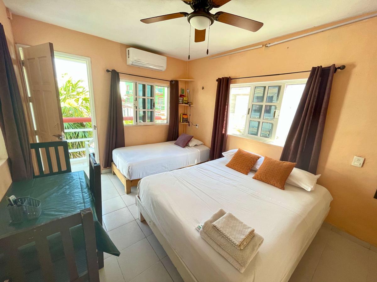 Central Studio with Balcony & Kitchen photo 3