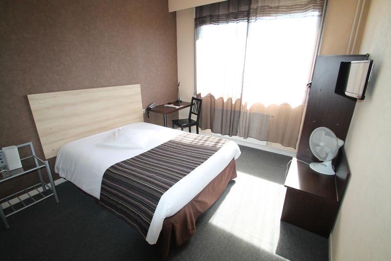 Adonis Lyon Est Hotel Artys photo 3