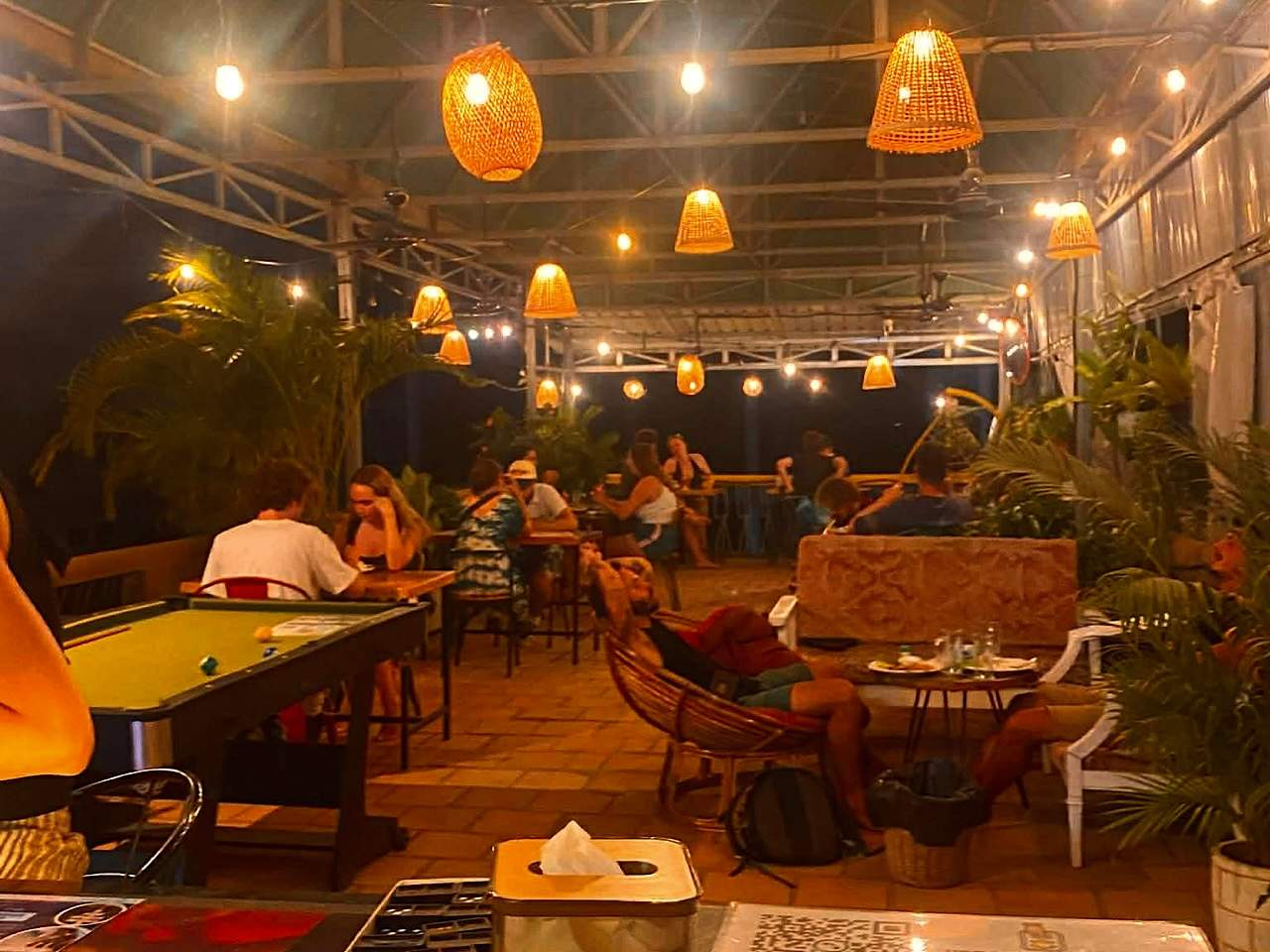 Social Backpacker Hostel & Rooftop Bar photo 2