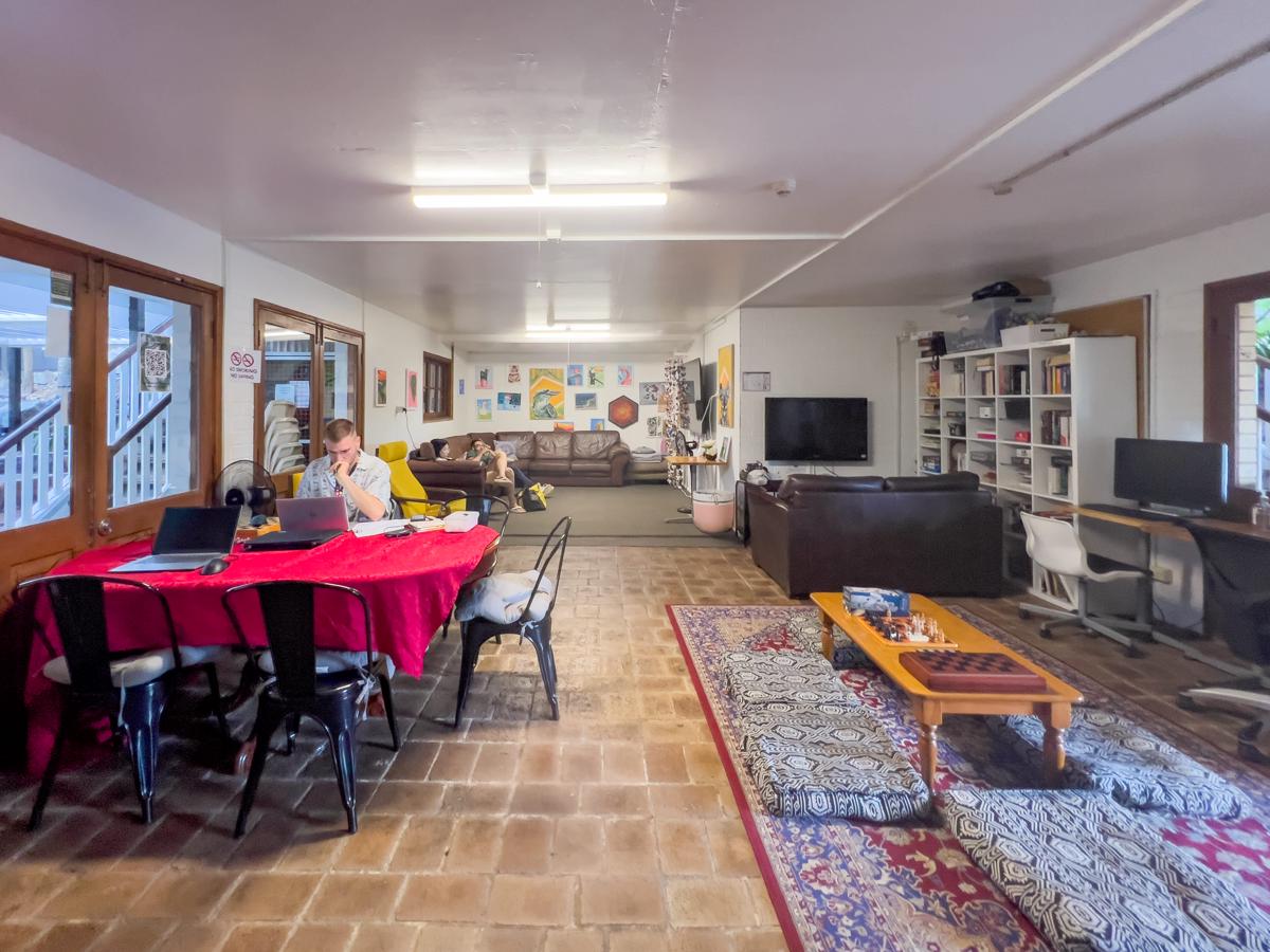 Somewhere to Stay Backpackers photo 3