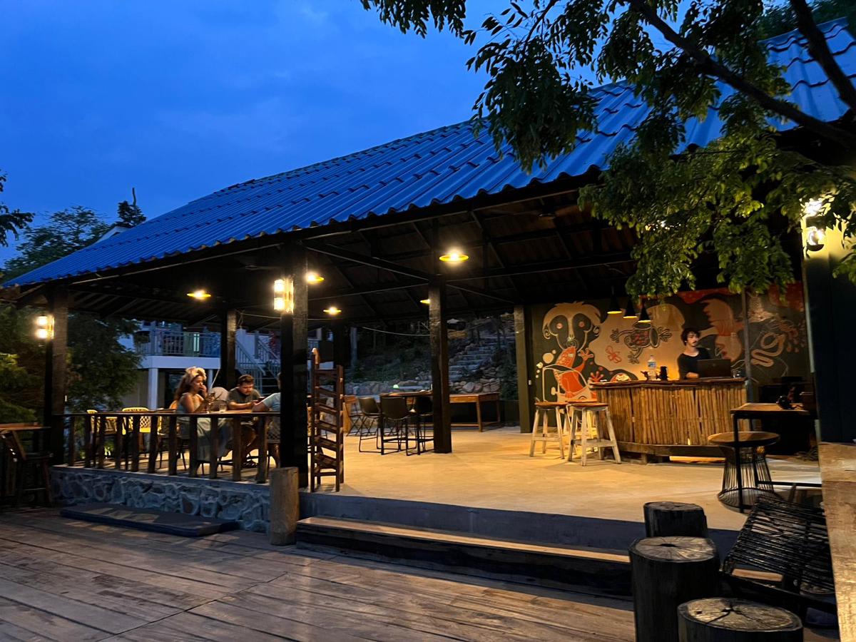 Hillside Hostel & Bungalows photo 2