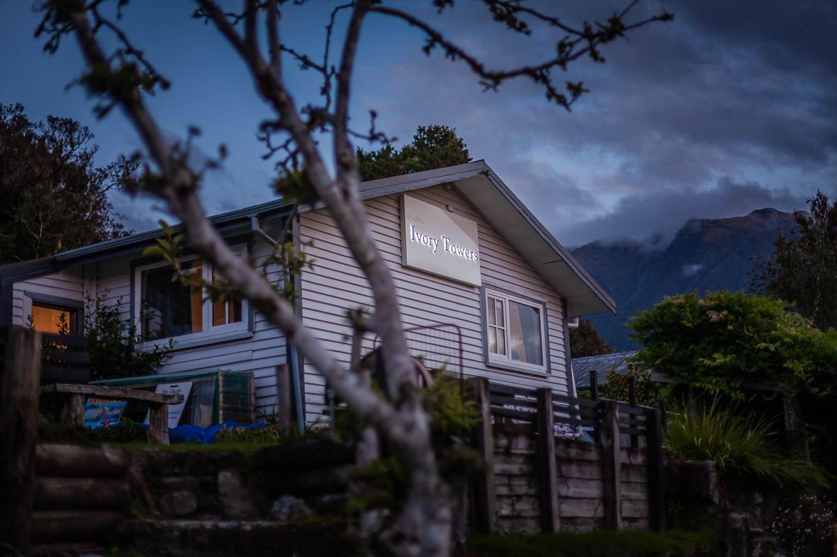 Ivory Towers Backpacker Lodge photo 1