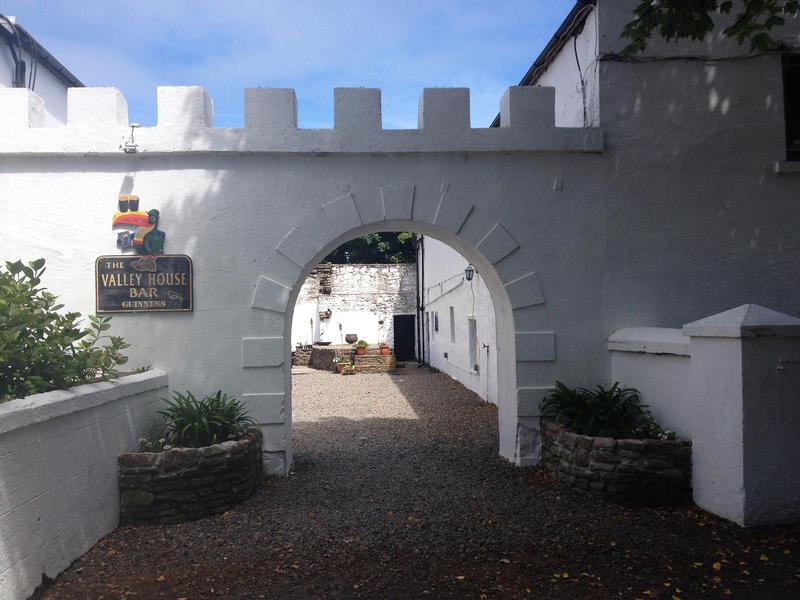 The Valley House Hostel & Bar photo 3