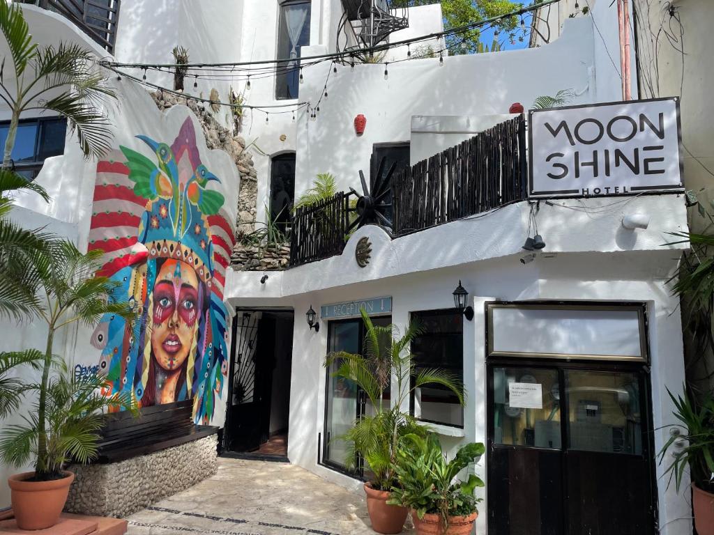 Moonshine Hotel photo 1