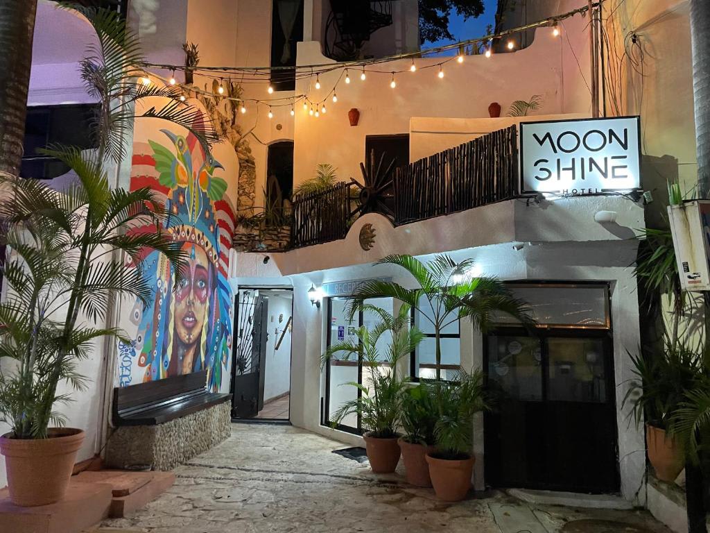Moonshine Hotel photo 3