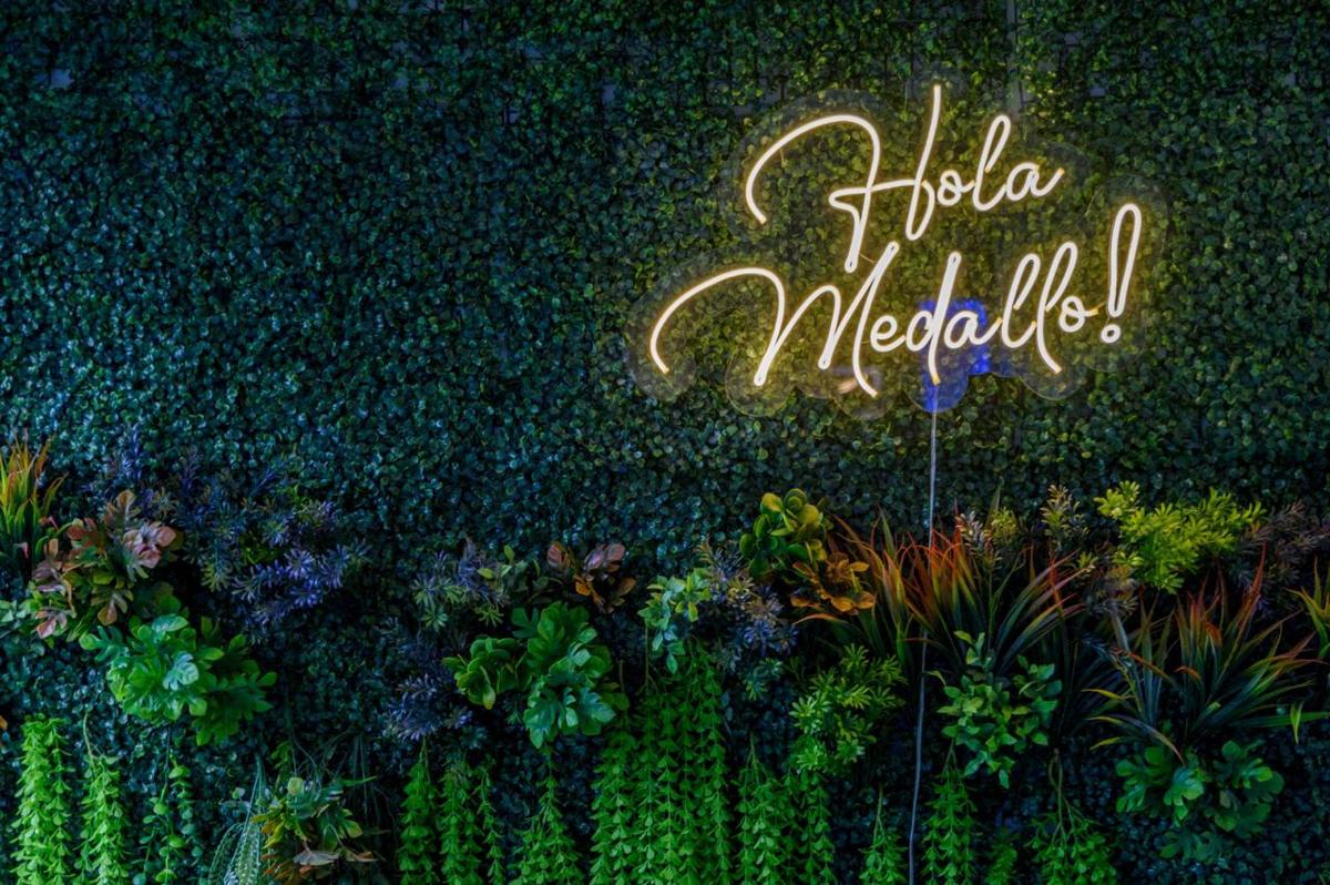 Hola medellin photo 3