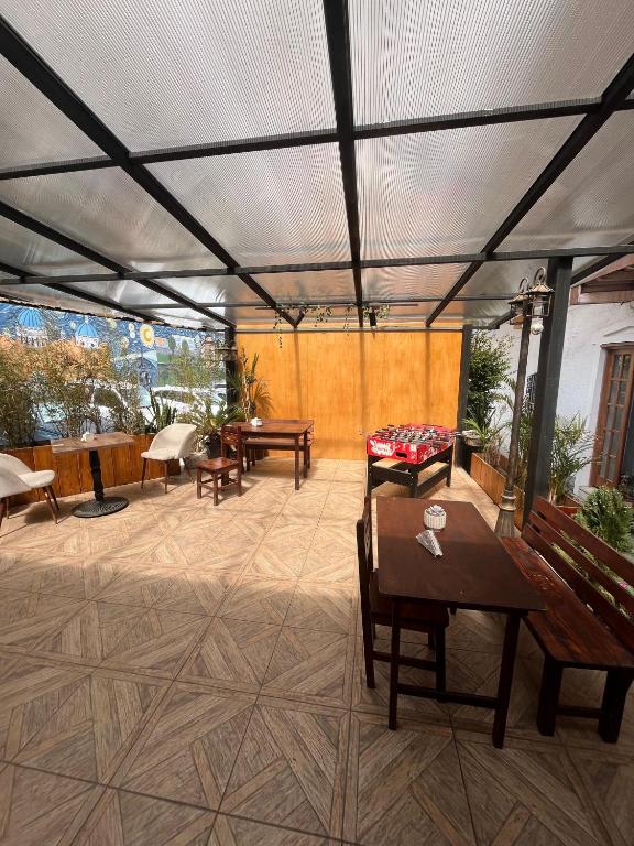 Beautiful hostel 5 blocks from Calderon Park photo 3