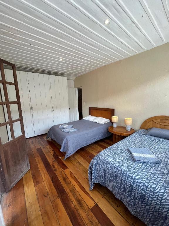 Beautiful hostel 5 blocks from Calderon Park photo 4