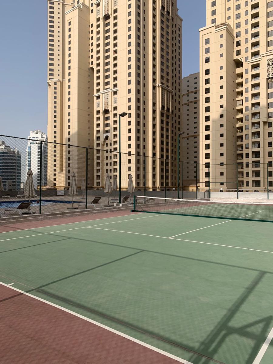 Modern Shared Apartment Hostel with Pool & Gym Access photo 3