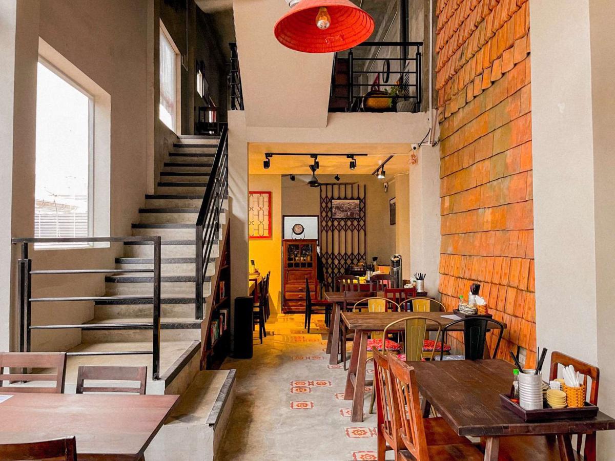 9 Hostel and Bar photo 2