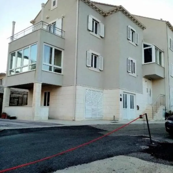 Old Sailor Apartments photo 5
