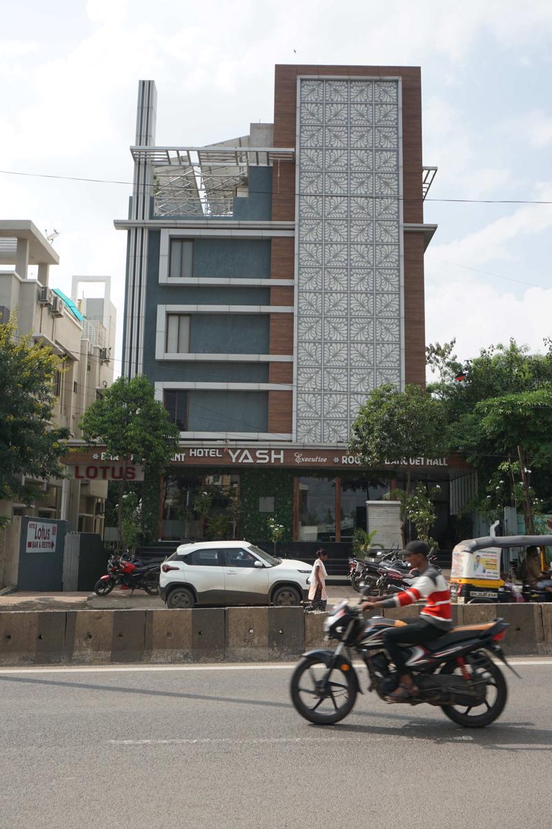Hotel Yash Executive photo 1