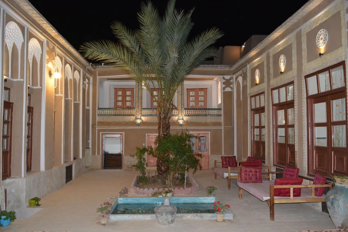 Tarooneh Traditional Hotel photo 3
