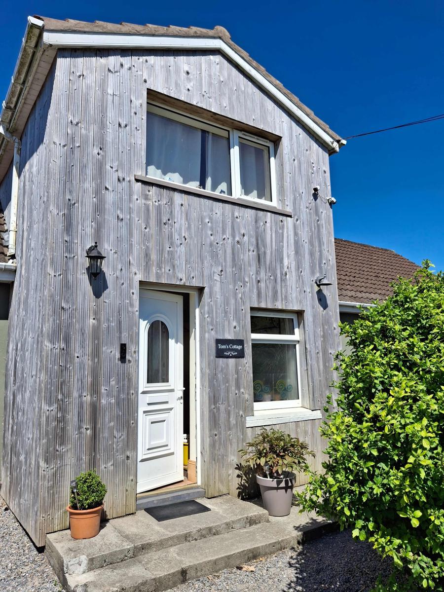 Tom's Alpaca Cottage photo 1