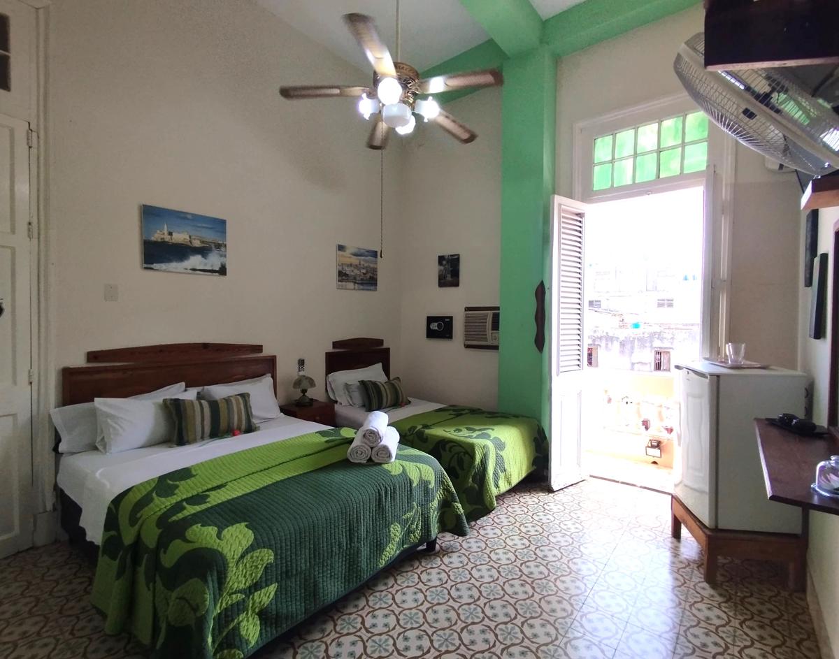 Hostal Balcones Consulado photo 4
