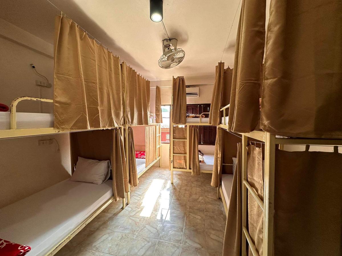 Vongprachan Backpackers Hostel photo 4